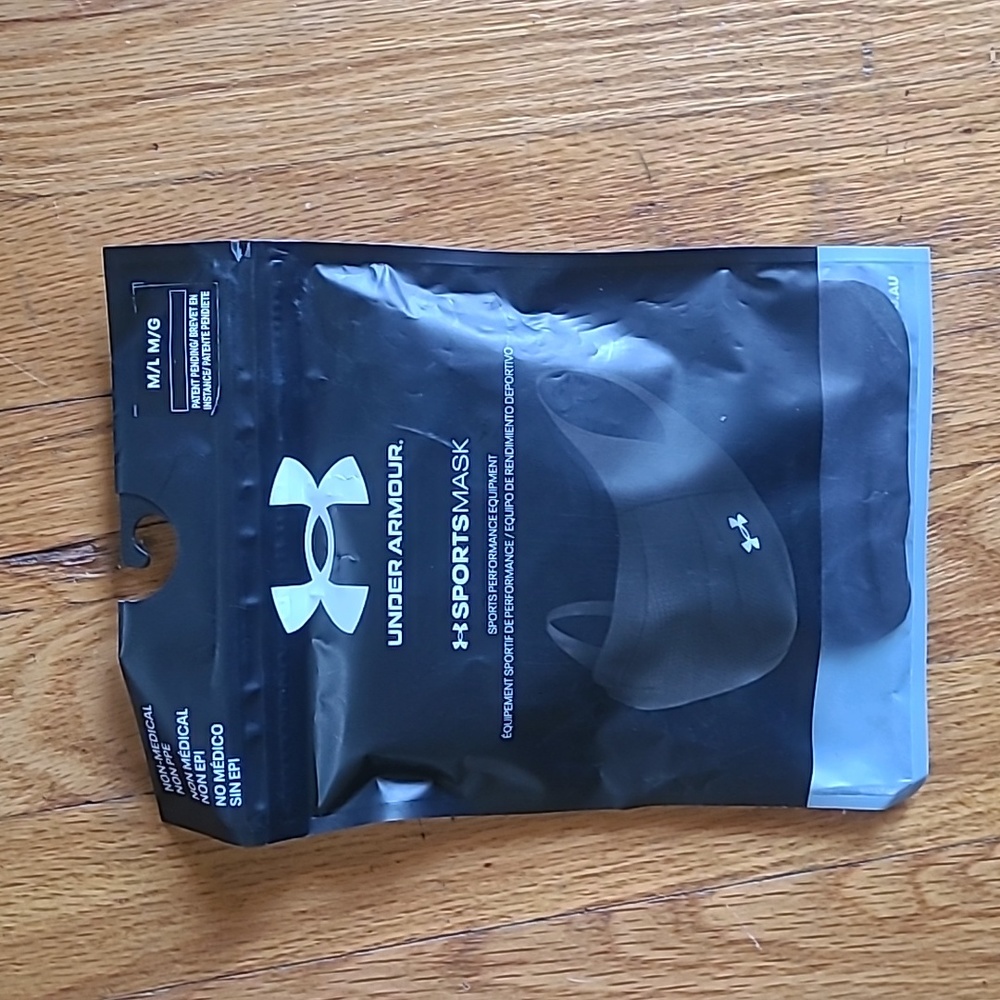 Under Armor Sports Mask, NWT-UNISEX